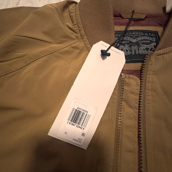 Levi’s tan bomber jacket. Size XL NWT - Picture 6 of 7